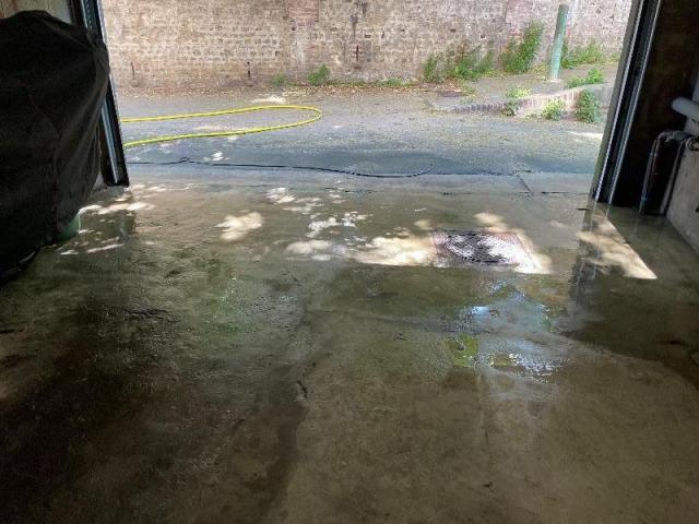 Dégorgement du réseau Eau Usée intérieur dans un garage au sein d'une résidence à Caen dans le Calvados